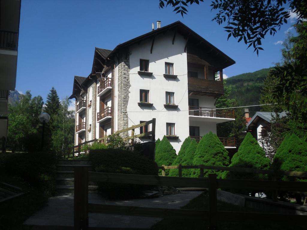 Pensione Bianca Bardonecchia Exteriör bild